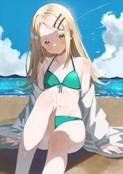  beach bikini blonde_hair blue_sky cloud day feet_out_of_frame female flat_chest front-tie_bikini_top front-tie_top gakuen_idolmaster green_bikini hair_ornament hairclip highres horizon idolmaster jacket jacket_partially_removed long_hair looking_at_viewer minertime navel ocean orange_eyes outdoors shinosawa_hiro sitting sky solo swimsuit white_jacket 