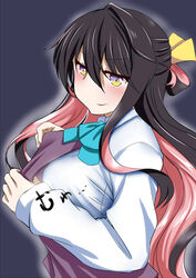  black_hair breasts commentary_request female grey_background halterneck kantai_collection kashiwamochi_(kashiwakashiwa) large_breasts long_hair looking_at_viewer multicolored_hair naganami_(kancolle) pink_hair shirt simple_background solo steam two-tone_hair upper_body wavy_hair white_shirt 