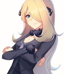  black_coat blonde_hair breasts cleavage closed_mouth coat crossed_arms cynthia_(pokemon) female fur-trimmed_sleeves fur_collar fur_trim grey_eyes hair_ornament hair_over_one_eye highres large_breasts long_hair long_sleeves looking_at_viewer medium_breasts pokemon pokemon_dppt simple_background siyu_mizu smile solo upper_body very_long_hair 