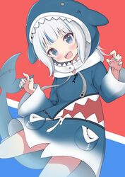  animal_costume animal_hood blue_eyes blue_hoodie blunt_bangs blush breasts female fins fish_tail gawr_gura gawr_gura_(1st_costume) highres hololive hololive_english hood hoodie looking_at_viewer multicolored_hair nail_polish open_mouth shark_costume shark_girl shark_hood shark_print shark_tail sharp_teeth simple_background siragagaga smile solo streaked_hair tail teeth virtual_youtuber 