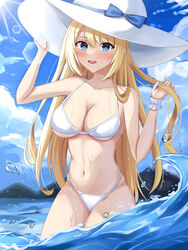  absurdres bare_shoulders bikini blonde_hair blue_eyes blue_sky blush breasts cleavage cloud cowboy_shot day female hat highres kuon_(kuon) large_breasts long_hair looking_at_viewer masquerade_channel mountain navel ocean open_mouth outdoors sky smile solo standing sun_hat swimsuit teeth upper_teeth_only virtual_youtuber wading water white_bikini white_hat yumemiya_alice 