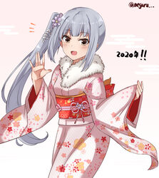  2020 brown_eyes cloud_background commentary_request dated duplicate egasumi female floral_print fur-trimmed_kimono fur_trim furisode grey_hair highres japanese_clothes kantai_collection kasumi_(kancolle) kimono long_hair long_sleeves looking_at_viewer meguru_(megurunn) pink_background pink_kimono pixel-perfect_duplicate print_kimono side_ponytail sleeves_past_wrists smile solo twitter_username wide_sleeves 