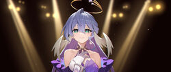  absurdres bare_shoulders bracelet breasts cleavage commentary_request dress earrings female gloves green_eyes grey_hair hair_between_eyes halo hand_on_own_chest head_wings highres honkai:_star_rail honkai_(series) jewelry jiaobulandebaomihua light_particles long_hair looking_at_viewer pearl_bracelet purple_dress purple_sleeves robin_(honkai:_star_rail) single_earring smile solo stage_lights straight-on strapless strapless_dress two-tone_dress upper_body white_dress white_gloves wings 