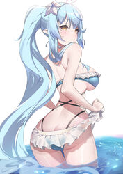  absurdres ahoge ass back bare_arms bikini bikini_skirt blue_bikini blue_hair blush breasts butt_crack cowboy_shot elf female flower frilled_bikini frills from_behind hair_between_eyes hair_flower hair_ornament heart heart_ahoge highres hololive large_breasts long_hair looking_at_viewer looking_back median_furrow multicolored_hair pointy_ears ponytail sidelocks simple_background solo swimsuit taraneko_miso very_long_hair virtual_youtuber wading wet white_background white_flower yellow_eyes yukihana_lamy 