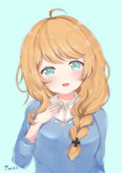  ahoge artist_name blonde_hair blue_background blue_shirt blush braid braided_ponytail claire_cruller claire_eikaiwa female green_eyes highres kyunmofu long_hair looking_at_viewer open_mouth shirt short_braid side_braid simple_background smile solo virtual_youtuber 