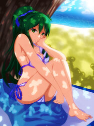  alternate_hairstyle bad_id bad_pixiv_id beach bikini breasts commentary_request dappled_sunlight day female frog_hair_ornament green_eyes green_hair hair_ornament highres kamitsuki_shion kochiya_sanae long_hair medium_breasts outdoors ponytail sand shade sitting skirt smile solo sunlight swimsuit touhou towel tree water 