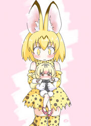  2girls animal_ears bare_legs bare_shoulders blonde_hair blush bow bowtie carrying commentary_request dress_shoes elbow_gloves full-face_blush gloves hairbow highres kemono_friends long_sleeves multicolored_hair multiple_girls print_bow print_bowtie puffy_sleeves serval_(kemono_friends) serval_print short_hair silky_anteater_(kemono_friends) skirt smile tail thighhighs uho_(uhoyoshi-o) vest yellow_bow yellow_bowtie 