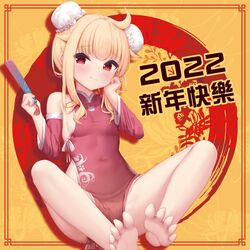  2022 ahoge armpit_crease bachibachi_(tisen) bare_shoulders barefoot blonde_hair breasts bun_cover china_dress chinese_clothes covered_navel detached_sleeves double_bun dress feet female folded_fan folding_fan hair_bun hand_fan highres holding holding_fan little_witch_nobeta long_hair long_sleeves looking_at_viewer no_panties nobeta official_art pelvic_curtain red_dress red_eyes sitting small_breasts smile soles solo thighs toes 