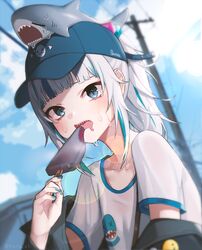  absurdres alternate_costume baseball_cap bloop_(gawr_gura) blue_eyes blue_headwear blue_sky eating female fingernails food gawr_gura grey_hair hat highres holding holding_food hololive hololive_english hot logo multicolored_hair nang_z1 open_mouth popsicle saliva shirt sky streaked_hair sweat t-shirt teeth utility_pole virtual_youtuber 