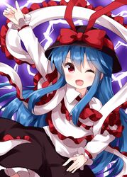  ;d arm_up black_hat black_skirt blue_hair bow collared_shirt commentary_request cosplay female frilled_shawl frilled_shirt frills hagoromo hair_between_eyes hat hat_bow highres hinanawi_tenshi index_finger_raised lightning_bolt_symbol long_hair long_sleeves looking_at_viewer nagae_iku nagae_iku_(cosplay) one_eye_closed open_mouth purple_background red_bow red_eyes ruu_(tksymkw) shawl shirt simple_background skirt smile solo standing touhou white_shirt 