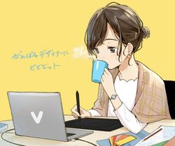  at_computer blanket book bookmark brown_eyes brown_hair brown_shawl chair chevron_(symbol) commentary_request computer cup desk drawing_tablet drinking earrings female flash_drive hair_bun hair_ornament hairclip highres holding holding_cup holding_stylus jewelry laptop long_sleeves looking_down mug on_chair original paper pencil plaid_shawl sako_(35s_00) shawl shirt simple_background single_hair_bun sitting solo steam stylus translation_request upper_body usb watch white_shirt wooden_pencil wristwatch yellow_background 