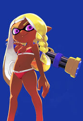  absurdres asymmetrical_hair bare_arms bare_shoulders bikini blonde_hair blue_background braid breasts closed_mouth collarbone dark-skinned_female dark_skin feet_out_of_frame female highres inkling inkling_girl inkling_player_character legs_apart long_hair mini_splatling_(splatoon) muramasa_mikado navel pink_eyes pointy_ears purple_pupils red_bikini small_breasts smile solo splatoon_(series) splatoon_3 standing swimsuit tentacle_hair thighs 