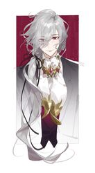  1boy alternate_eye_color alternate_hairstyle brooch capelet commentary e_(h798602056) edmond_dantes_(fate) edmond_dantes_(monte_cristo_uniform)_(fate) fate/grand_order fate_(series) grey_hair highres jewelry long_coat long_hair looking_at_viewer male_focus no_headwear official_alternate_costume ponytail red_eyes smile solo upper_body white_capelet 