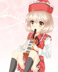  beamed_sixteenth_notes black_socks brown_eyes commentary_request eighth_note female gradient_background hat instrument keyboard_(instrument) kneehighs knees_up light_brown_hair long_sleeves looking_at_viewer lyrica_prismriver melodica musical_note pechimaru pink_background short_hair sitting sixteenth_note skirt skirt_set socks solo touhou treble_clef 