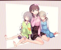  3girls ahoge bad_id bad_pixiv_id barefoot blonde_hair blue_eyes blush braid brown_eyes brown_hair drill_hair girl_sandwich grey_hair hairband hoshi_syoko idolmaster idolmaster_cinderella_girls long_hair morikubo_nono multiple_girls open_mouth sakuma_mayu sandwiched short_hair sleeping sleeping_upright under_the_desk_(idolmaster) ymdm 