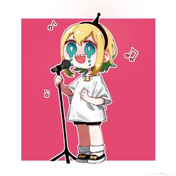  :d amano_pikamee black_footwear black_shorts blonde_hair blue_hair border commentary_request crying dated english_text female green_eyes hand_on_own_chest highres holding holding_microphone_stand microphone microphone_stand multicolored_hair music musical_note open_mouth pink_background sharp_teeth shirt shoes shorts simple_background singing smile solo takei_(_125tktt) teeth two-tone_hair virtual_youtuber voms white_border white_shirt 