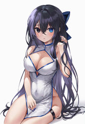  182_1x156_(gkyn8274) absurdres black_eyes blue_eyes blue_hair blue_nails bow breasts china_dress chinese_clothes cleavage commentary covered_navel dark_blue_hair dress female hair_between_eyes hairbow heterochromia highres large_breasts long_hair looking_at_viewer multicolored_hair nail_polish no_panties original parted_lips purple_hair simple_background sitting solo symbol-only_commentary thigh_strap thighs two-tone_hair very_long_hair white_background white_dress 