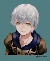  1boy artist_name ashe_ubert blue_background commentary_request fire_emblem fire_emblem:_three_houses freckles garreg_mach_monastery_uniform green_eyes hood looking_at_viewer male_focus rheamii school_uniform simple_background smile solo twitter_username uniform upper_body 