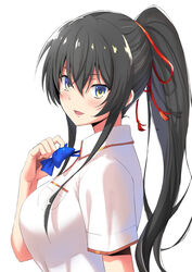  aqua_eyes black_hair blush bow bowtie breasts female from_side hair_ribbon kawaikereba_hentai_demo_suki_ni_natte_kuremasu_ka? large_breasts long_hair looking_at_viewer looking_to_the_side parted_lips ponytail ribbon sayoi shirt short_sleeves sidelocks smile solo tokihara_sayuki upper_body white_shirt 