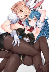  2girls animal_ears armpits arms_behind_head arms_up ass black_legwear black_leotard blonde_hair blush breasts cleavage closed_mouth commentary curly_hair detached_collar djeeta_(granblue_fantasy) earrings erune fake_animal_ears ferry_(granblue_fantasy) gloves granblue_fantasy hair_between_eyes hand_on_own_thigh jewelry leotard long_hair looking_at_viewer medium_breasts multiple_girls neck_ribbon no_shoes open_mouth pantyhose playboy_bunny rabbit_ears rabbit_tail red_ribbon ribbon short_hair simple_background single_earring smile snm_(sunimi) strapless strapless_leotard tail thighs tongue white_background white_gloves yellow_eyes 