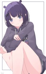  absurdres black_shorts blue_eyes blush closed_mouth female highres hololive hololive_english hood hoodie kanadeho looking_at_viewer ninomae_ina&#039;nis ninomae_ina&#039;nis_(loungewear) official_alternate_costume parted_bangs pointy_ears purple_hair purple_hood purple_hoodie short_hair short_shorts shorts smile solo swept_bangs virtual_youtuber 