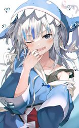  animal_hood bare_shoulders black_shirt blue_eyes blue_hoodie female finger_in_own_mouth gawr_gura gawr_gura_(1st_costume) grey_hair hololive hololive_english hood hoodie huwari_(dnwls3010) long_hair long_sleeves looking_at_viewer multicolored_hair off_shoulder one_eye_closed open_mouth shark_hood sharp_teeth shirt solo strap_slip streaked_hair teeth undershirt upper_body virtual_youtuber wide_sleeves 