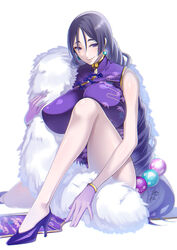  blush breasts china_dress chinese_clothes closed_mouth commentary_request curly_hair dress earrings fate/grand_order fate_(series) feather_boa female hair_between_eyes high_heels highres huge_breasts jewelry knee_up legs long_hair looking_at_viewer low-tied_long_hair minamoto_no_raikou_(fate) minamoto_no_raikou_(traveling_outfit)_(fate) parted_bangs purple_dress purple_eyes purple_footwear purple_hair simple_background sitting smile solo suzuki_nene thighs very_long_hair white_background 