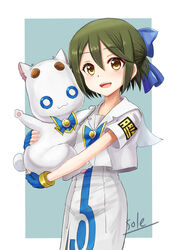  aino_ai animal aria_(manga) aria_company_uniform aria_pokoteng artist_name blue_background blue_bow blue_bowtie blue_gloves border bow bowtie cowboy_shot dress feline female fingerless_gloves gloves gold_bracelet gold_trim green_hair hair_between_eyes hairbow highres holding holding_animal holding_cat looking_at_viewer open_mouth parted_bangs sailor_collar short_hair short_sleeves side_slit signature teeth telaform upper_teeth_only white_border white_cat white_dress yellow_eyes 