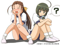  2girls :d ? ahoge blush bow brown_hair buruma closed_eyes commentary_request green_hair gym_uniform hairbow hugging_own_legs kikusaka_kochou lielos long_hair multiple_girls open_mouth sakurami_kyouko sitting smile squeeing taishou_yakyuu_musume 