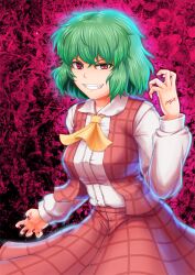  arm_up ascot commentary_request female fingernails green_hair grin kazami_yuuka medium_skirt nazal photoshop_(medium) plaid plaid_skirt plaid_vest red_eyes red_skirt short_hair skirt skirt_set smile solo touhou vest 