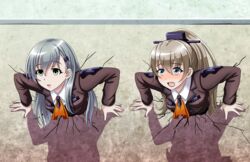  :d ascot brown_hair commentary_request cracked_wall empty_eyes green_eyes green_hair grey_eyes hair_ornament hairclip kabe_ni_hamatte_ugokenai! kantai_collection kumano_(kantai_collection) long_hair looking_at_viewer multiple_girls open_mouth parody ponytail smile stuck suzuya_(kantai_collection) through_wall tk8d32 