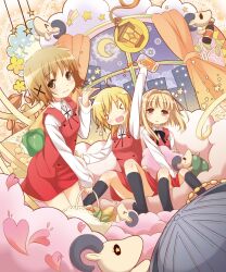  3girls bell_pepper blonde_hair brown_hair commentary corn green_pepper hair_ornament hairclip hidamari_sketch highres jingisukan_(food) miyako_(hidamari_sketch) multiple_girls nazuna_(hidamari_sketch) school_uniform sheep translated yume_no_owari yuno_(hidamari_sketch) 