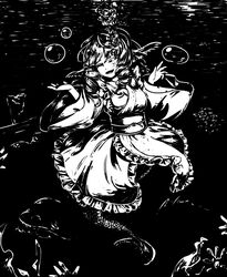  asphyxiation bubble closed_eyes drill_hair drill_sidelocks drowning female fins fish frilled_kimono frills full_body greyscale head_fins highres japanese_clothes kimono kneeless_mermaid mermaid misty_lake monochrome monster_girl numenoko sash scales sidelocks smile touhou underwater wakasagihime 