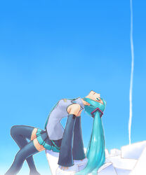  blue_eyes female furuu hatsune_miku long_hair skirt solo vocaloid 