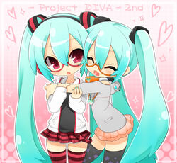  2girls aqua_hair bespectacled blush chibi clone commentary_request dual_persona glasses hatsune_miku inuue_kiyu kocchi_muite_baby_(vocaloid) long_hair multiple_girls natural_(module) osanpo_style_(module) print_thighhighs project_diva_(series) project_diva_2nd red_eyes striped_clothes striped_thighhighs thighhighs twintails very_long_hair vocaloid zettai_ryouiki 