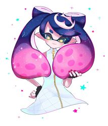  2018 animal_humanoid black_hair callie_(splatoon) cephalopod cephalopod_humanoid clothing colored_nails cosplay dress female fingerless_gloves gloves hair hand_on_hip handwear humanoid inkling marine marine_humanoid markings mole_(marking) mollusk mollusk_humanoid nails nintendo pearl_(splatoon) pink_hair pointed_eyes portrait pseudo_hair red_nails simple_background smile solo sparkles splatoon tentacle tentacle_hair three-quarter_portrait unknown_artist white_background white_clothing zipper zipper_dress 