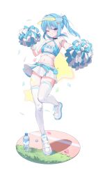  absurdres arahashi_tabi bare_shoulders belt blue_belt blue_eyes blue_hair bottle cheerleader female full_body hair_ornament hairclip hand_up highres holding holding_pom_poms looking_at_viewer medium_hair navel one_eye_closed parted_lips pom_pom_(cheerleading) shoes sidelocks simple_background skirt smile solo somyo_(s0my0) standing standing_on_one_leg stellive thighhighs twintails visor_cap water_bottle white_background white_footwear white_skirt white_thighhighs zettai_ryouiki 