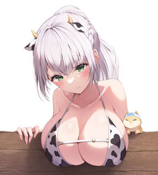  absurdres alternate_costume animal animal_ears animal_print bikini bikini_top_only blush braid breast_rest breasts cleavage clenched_hand closed_mouth collarbone cow_ears cow_horns cow_print cow_print_bikini dan&#039;in-san_(shirogane_noel) fake_animal_ears fake_horns female french_braid green_eyes grey_hair highres hololive horns large_breasts leaning_forward leaning_on_object long_hair looking_at_viewer official_alternate_hairstyle ponytail print_bikini shirogane_noel smile swimsuit tyabesu virtual_youtuber white_background 