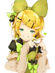  aqua_eyes bad_id bad_twitter_id black_bow black_bowtie black_shirt blonde_hair bow bowtie brown_sleeves commentary female green_bow green_bowtie grin hair_ornament hairbow hairclip half-closed_eyes heart heart_hands highres kagamine_rin light_blush looking_at_viewer oyamada_gamata shirt short_hair simple_background smile solo swept_bangs symbol-only_commentary upper_body vocaloid white_background 