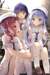  3girls :&lt; :d ahoge animal beret blue_eyes blue_hair blue_necktie blush brown_eyes brown_footwear chimame-tai claw_pose commentary dress gochuumon_wa_usagi_desu_ka? hair_ornament hands_up hat highres jouga_maya kafuu_chino kafuu_chino&#039;s_school_uniform loafers long_hair low_twintails multiple_girls natsu_megumi natuna_natu necktie oerba_yun_fang open_mouth parted_lips puffy_short_sleeves puffy_sleeves rabbit red_eyes red_hair school_uniform shoes short_necktie short_sleeves sitting sitting_on_stairs smile socks stairs triangle_mouth twintails very_long_hair white_dress white_headwear white_legwear x_hair_ornament 