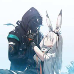  1other ambiguous_gender animal_ear_fluff animal_ears arknights arm_up black_gloves black_jacket commentary doctor_(arknights) female frostnova_(arknights) gloves grey_eyes grey_shirt hair_over_one_eye hairband highres hood hood_up jacket long_hair looking_at_another mask open_clothes open_jacket rabbit_ears reclining scar scar_on_face scar_on_nose shirt spoilers white_background white_hair white_jacket xion32 