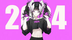  2024 absurdres alver black_hair black_shirt blunt_bangs closed_mouth clothes_writing collarbone crop_top crop_top_overhang female hands_in_own_hair hands_up highres horns looking_at_viewer loose_clothes loose_shirt medium_hair midriff mole mole_under_mouth number_background original pink_background purple_eyes shirt solo straight-on twintails upper_body white_horns wide_sleeves 