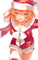  blurry bow chromatic_aberration collarbone cowboy_shot depth_of_field dot_nose fate/grand_order fate_(series) female fujimaru_ritsuka_(female) fujimaru_ritsuka_(female)_(white_christmas) fur-trimmed_headwear fur-trimmed_jacket fur-trimmed_thighhighs fur_trim hair_between_eyes hand_up hat highres jacket looking_at_viewer lower_teeth_only medium_hair open_mouth orange_eyes orange_hair red_hat red_jacket red_thighhighs santa_costume santa_hat simple_background smile solo teeth thighhighs uni_(nico02) white_background white_bow 