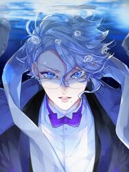  1boy air_bubble azul_ashengrotto bad_id bad_pixiv_id blue_background blue_eyes bow bowtie bubble collared_shirt commentary_request dress_shirt formal glasses grey_hair hair_between_eyes looking_at_viewer male_focus mole mole_under_mouth parted_lips partial_commentary purple_bow purple_bowtie shirai shirt short_hair sidelocks solo stole straight-on submerged suit twisted_wonderland upper_body white_shirt wing_collar 