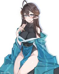  ahoge bad_id bad_twitter_id black_leotard blue_kimono blush breasts brown_hair covered_collarbone female hair_between_eyes highres horns japanese_clothes kimono leotard long_hair medium_breasts metalkrot obi off_shoulder original pointy_ears sash skin_tight sleeves_past_wrists smile solo twitter_username white_background wide_sleeves 