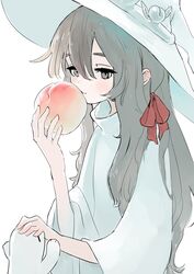  absurdres blush creature female food fruit gregor_(tsurunoka) grey_eyes grey_hair hair_between_eyes hair_ribbon hat highres holding holding_food holding_fruit lead_white_(tsurunoka) long_hair original peach red_ribbon ribbon simple_background solo tsumetai_(tsurunoka) upper_body white_background white_hat witch_hat 