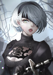  2b_(nier:automata) antweiyi black_blindfold black_dress black_gloves black_hairband blindfold blindfold_slip bob_cut breasts cleavage cleavage_cutout clothing_cutout commentary dress english_commentary eyelashes female gloves green_eyes hairband hand_up holding holding_sword holding_weapon juliet_sleeves katana light_particles lips lipstick long_sleeves looking_at_viewer makeup medium_breasts mole mole_under_mouth nier:automata nier_(series) nose one_eye_covered open_mouth photoshop_(medium) pink_lips puffy_sleeves short_hair solo stitches swept_bangs sword teeth tongue tongue_out turtleneck upper_body upper_teeth_only vambraces weapon white_hair 