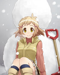  antenna_hair boots breath female grey_background hair_ornament hairclip highres light_brown_hair light_smile looking_at_viewer photoshop_(medium) senki_zesshou_symphogear short_hair shovel sitting snow snow_shovel snowing snowman socks solo sweater tachibana_hibiki_(symphogear) turtleneck unyon vest winter yellow_eyes 