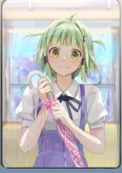  absurdres ahoge amanchu! closed_umbrella commentary_request female green_hair hair_tubes highres hinoshita_akame kohinata_hikari looking_at_viewer looking_outside neck_ribbon rain ribbon school_uniform short_hair sidelocks smile solo train train_interior umbrella upper_body window yellow_eyes 