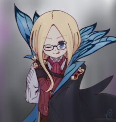  abigail_williams_(fate) arm_behind_back black-framed_eyewear black_cape blonde_hair blue_cape blue_eyes blush brown_pants brown_vest cape commentary_request cosplay fate/grand_order fate_(series) female forehead glasses james_moriarty_(archer)_(fate) james_moriarty_(archer)_(fate)_(cosplay) kujou_karasuma long_sleeves multicolored_cape multicolored_clothes one_eye_closed pants parted_bangs shirt signature solo vest white_shirt 